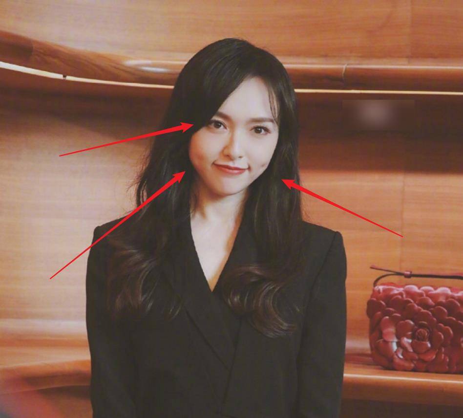 原创唐嫣最新活动生图曝光看清颜值和身材后不愧是唐不修