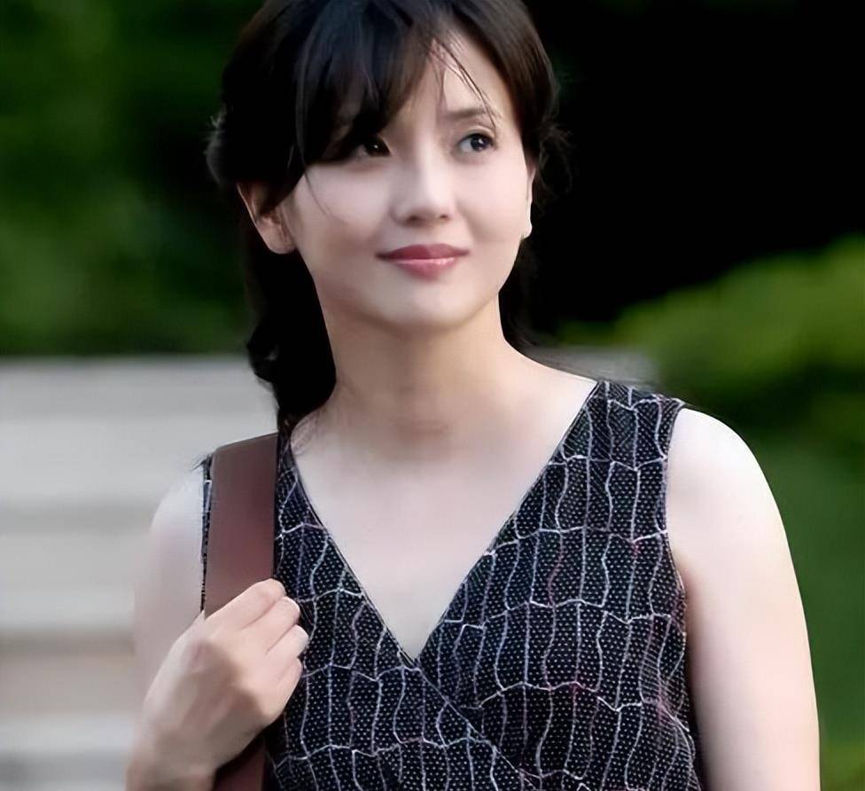 陶慧敏:嫁给初恋恩爱几十年,女儿如妈妈一样美丽动人_王设忠_家庭