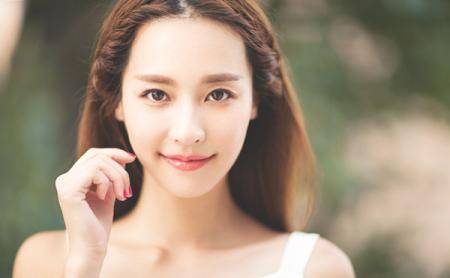 不过,好歹吴佳妮演活了她的角色,成为很多观众的白月光.