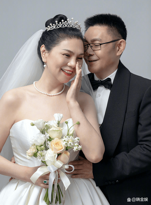 杜海涛婚期临近喜事多以准女婿身份去陪岳父母补拍婚纱照