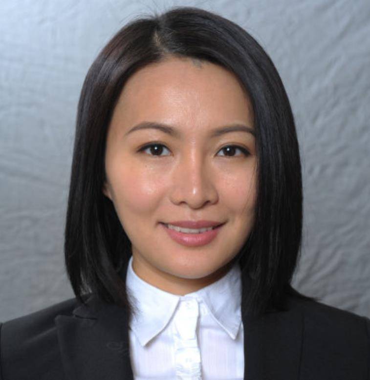 做演员谈何容易,税洁虽然长相出色,但漂亮的女演员从来不是稀缺资源.