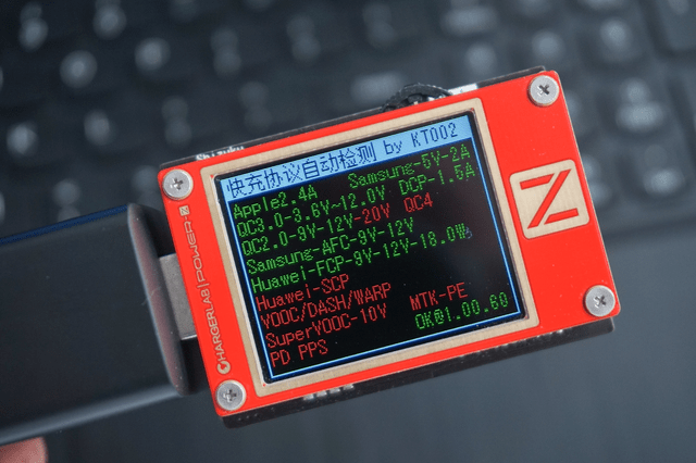 产品97g的重量在氮化镓充电器中也是非常靠前,有着超高的能量密度,53*