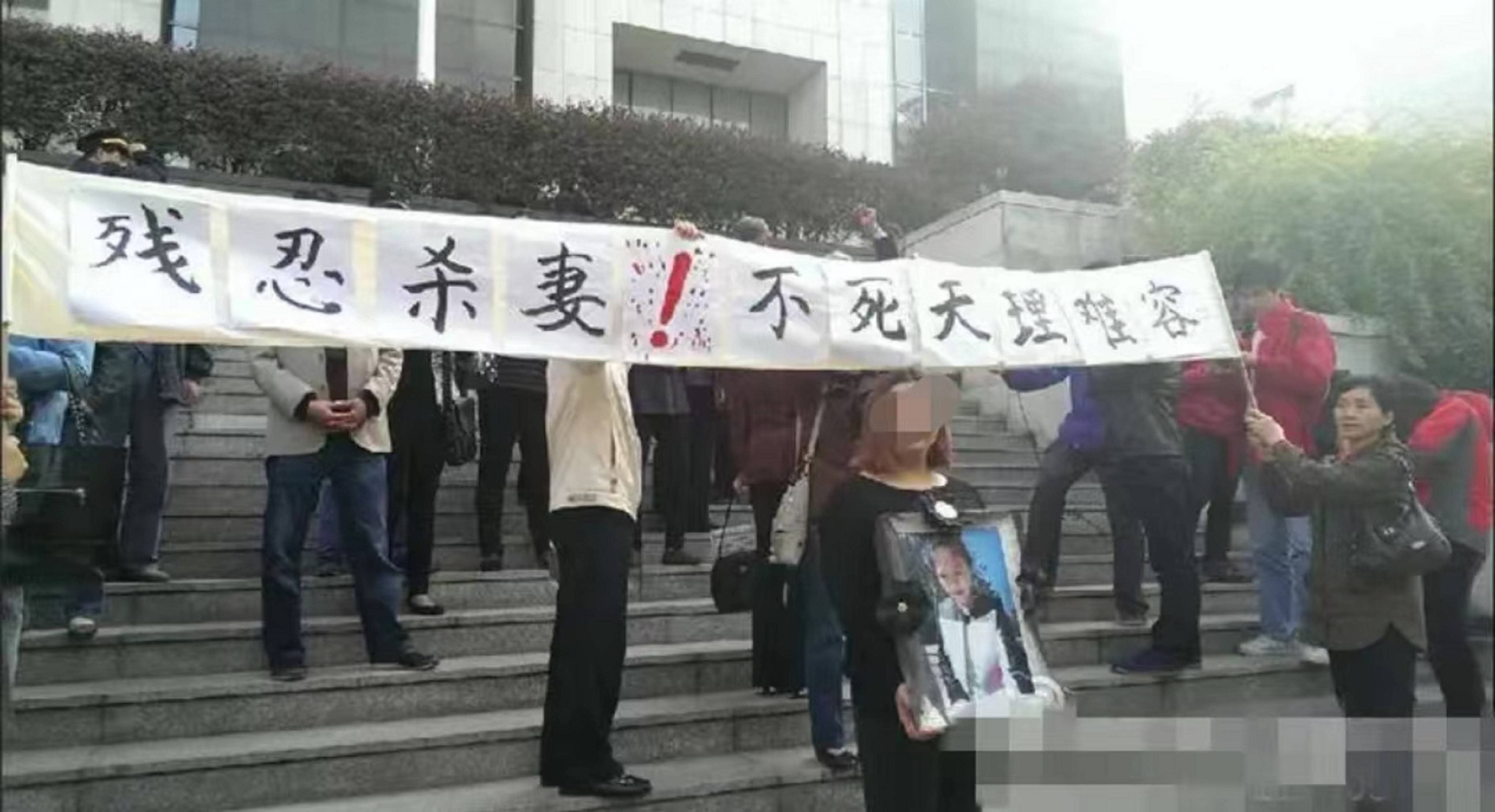 原创案例富二代狂砍妻子40刀留下百天吃奶娃知道真相后追悔莫及