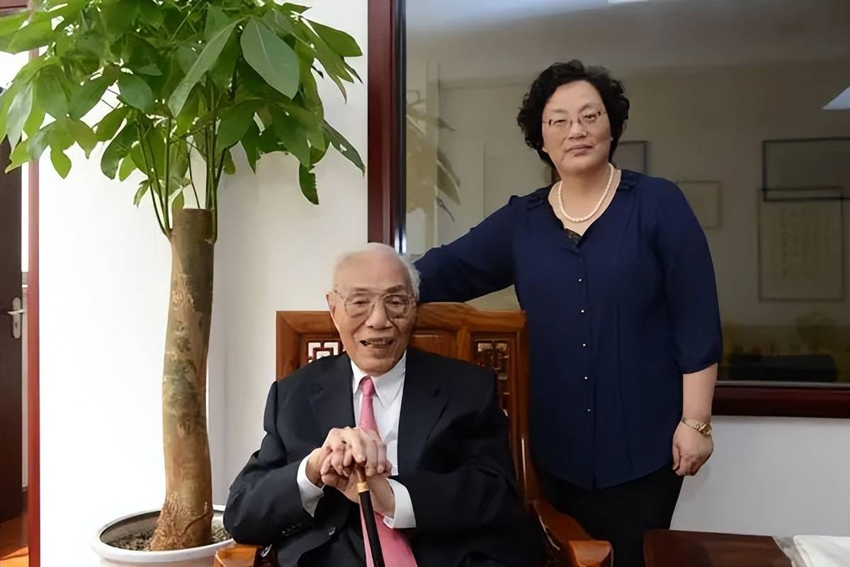 国医大师颜德馨,活到了97岁,他总结的防老法则,你能做到几条?