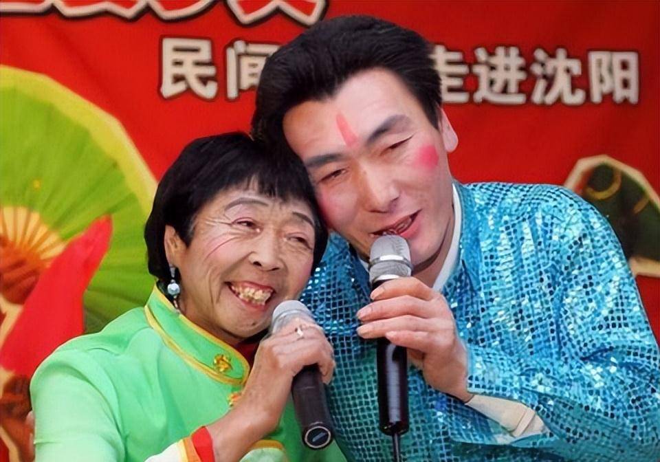 让妻子下跪要饭,马玉琴哭着求打赏,网友:封杀吧_视频_直播_李玉琴
