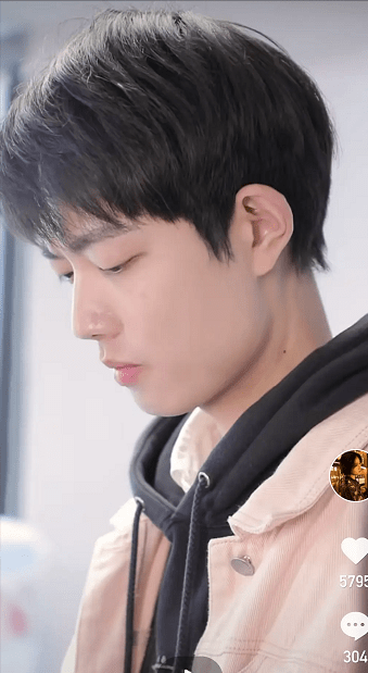 28岁男嘉宾神似肖战,引全场女生尖叫,看清长相:肖战果然大众脸_感觉