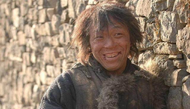 原创黄渤二女儿罕见曝光长相神似黄渤保护初恋妻子23年不变心