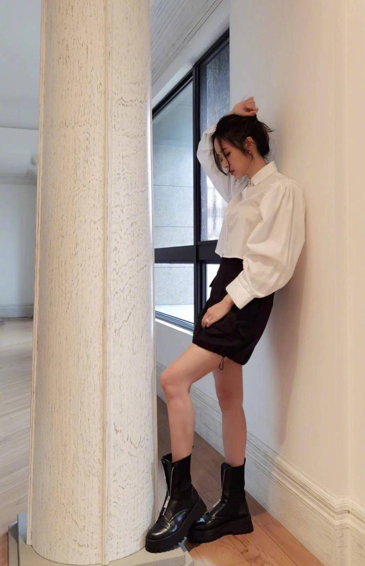 原创侯佩岑43岁状态太绝逆龄美肌娇媚无比身材更是比20少女还出众