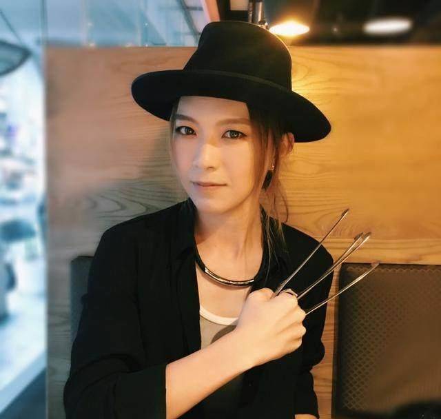 34岁张芸京打扮成少女,急着张罗找对象,网友:他不是男的吗?