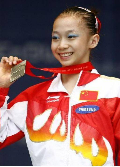 奥运冠军杨伊琳退役后二次发育成女神老公1米9身材很健硕