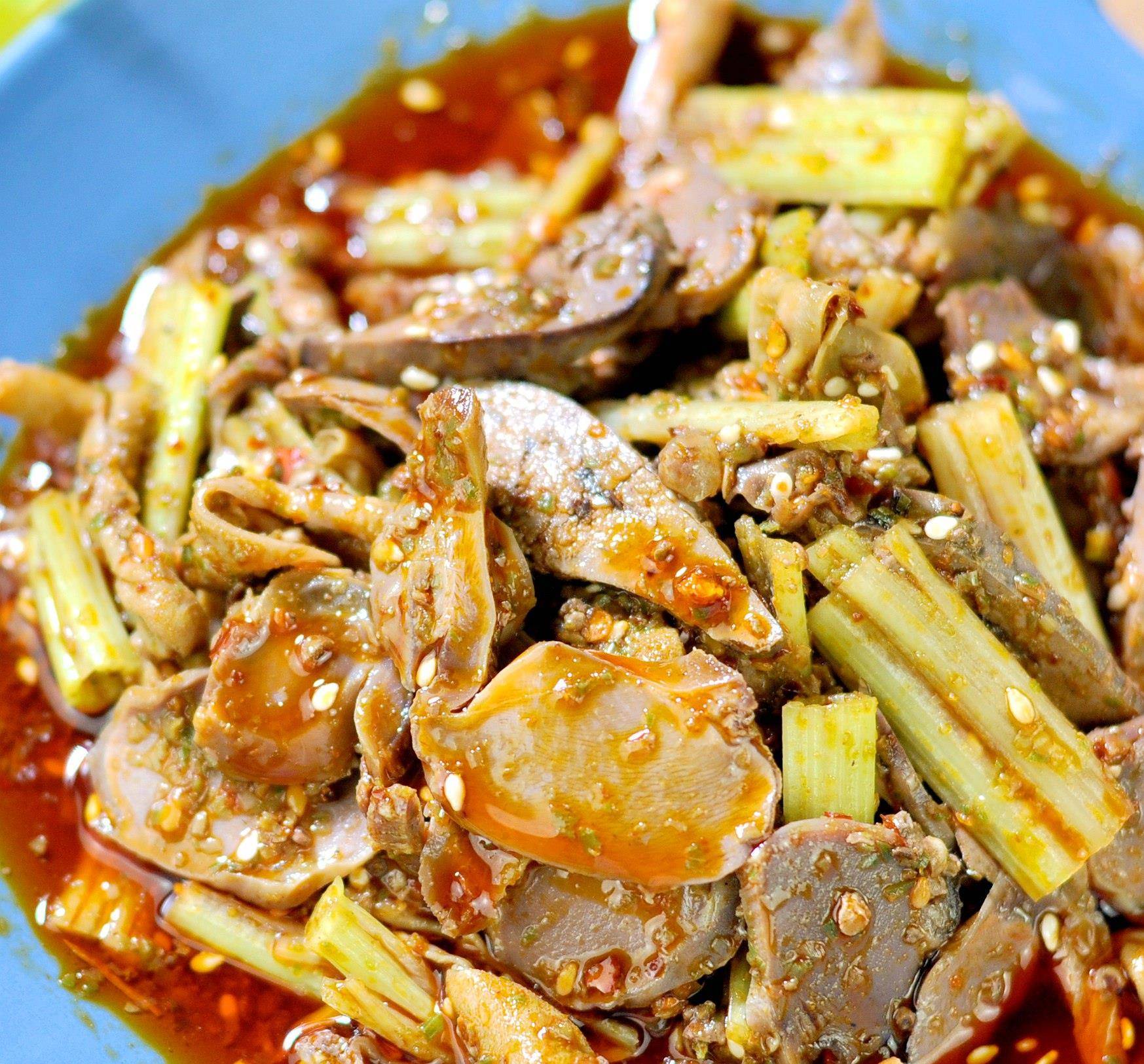 鸡杂也是鸡的内脏,全国各大菜系中能把鸡杂玩出极致的也只有川菜了.