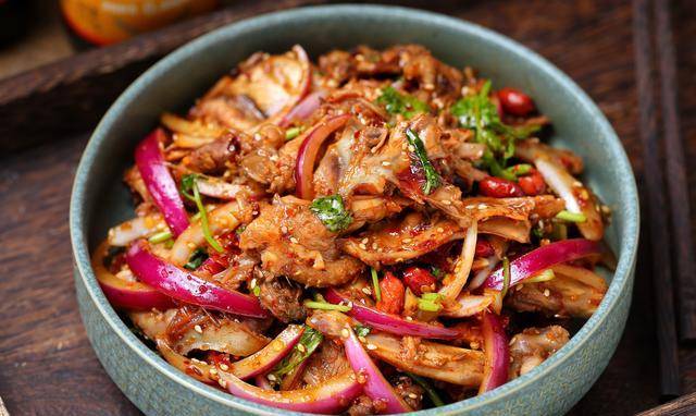 原创令沈阳大爷为之着迷的拌鸡架香辣可口做法不难下酒下饭两相宜