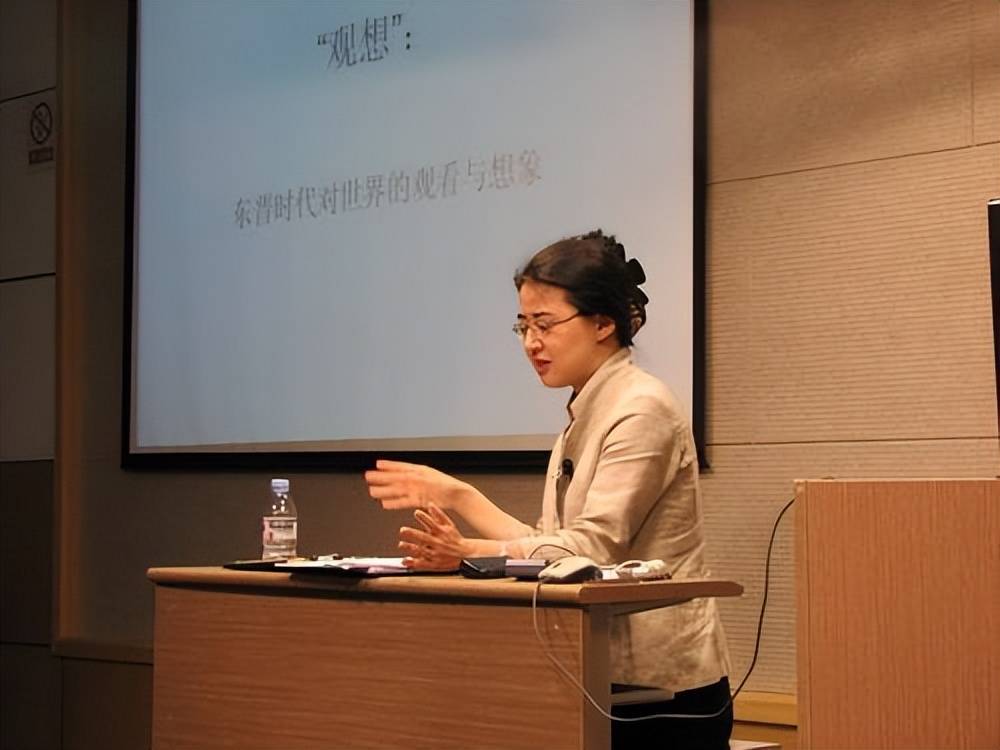 1999年那个嫁给美国老头的北大才女田晓菲现在怎么样了