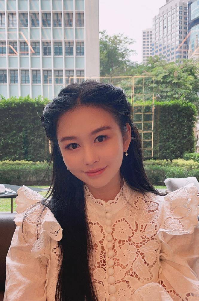 邱淑贞大女儿沈月大片曝光被誉为最美星二代完美继承母亲神颜