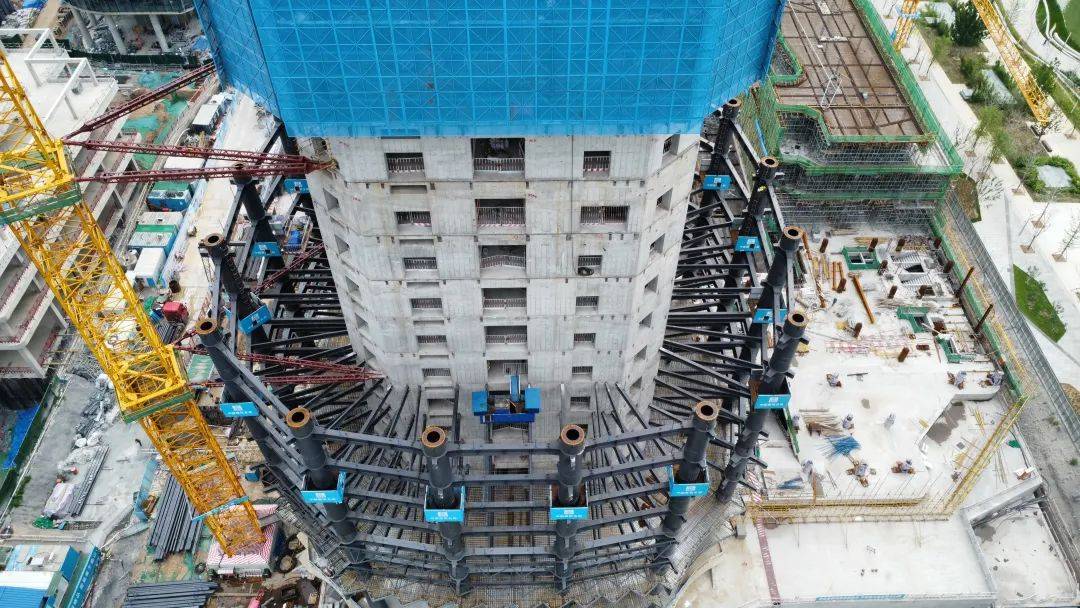 245.7米的华润万象天地,核心筒,钢结构全部封顶!