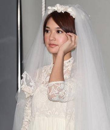 原创李荣浩求婚杨丞琳初恋男友大方送祝福前女友的反应却相反