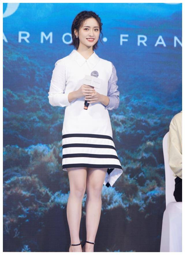 都说沈月瘦了,一开始我还不信,直到她站直后腿碰腿,羡慕_漂亮_裙子