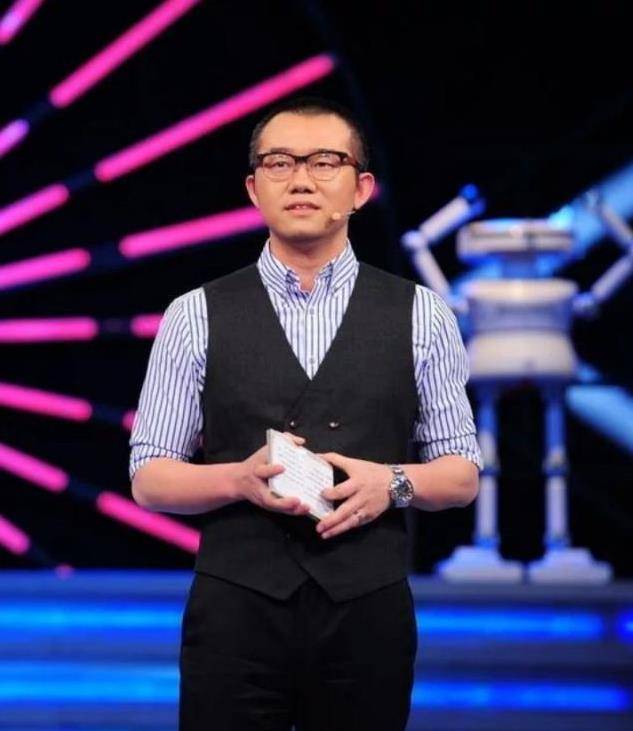 2006年开始转战电视节目,从一开始的《情感大裁判》到《爱情保卫战》