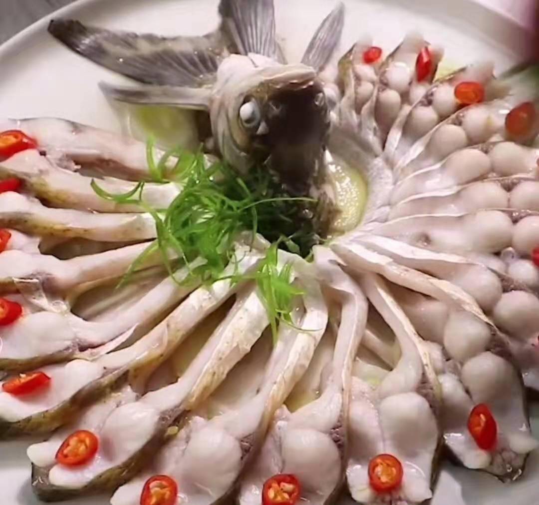 原创孔雀开屏鱼有很好的看的摆盘荣登年夜饭的餐桌