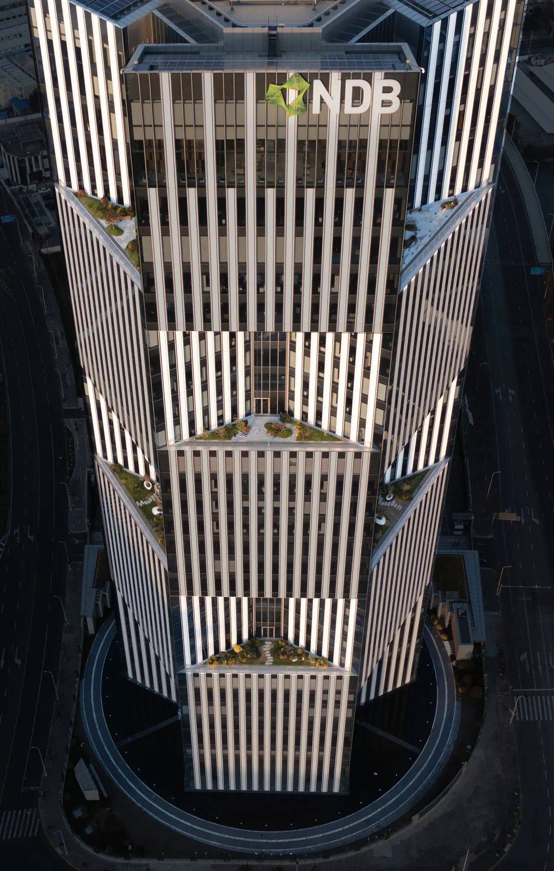 花园,借充满国风国韵的现代景观空间诉说着新开发银行对世界多边发展