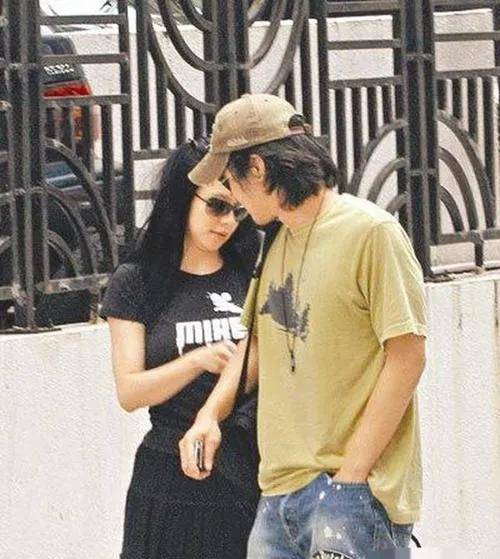 原创长腿天后莫文蔚23岁出道情史丰富41岁嫁外国初恋男友