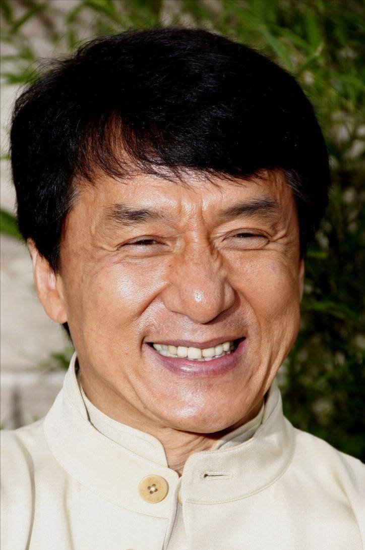 成龙的子女就遗传了大鼻子耳朵:大的胜耳朵的形状是遗传的,大耳朵相对