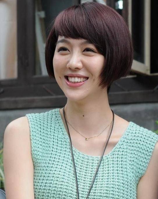 她是宋丹丹干女儿,4上春晚却始终不红,今34岁整容成瘾认不出_姜妍