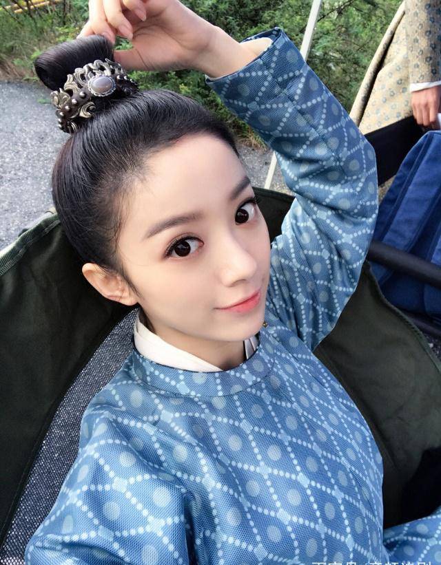 比如《玄门大师,徐好在其中饰演小狐妖紫琉璃,勇敢又率真;在《颤抖