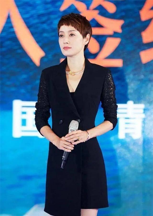 原创为何女明星一直都是男人头看完她的长发造型明白了