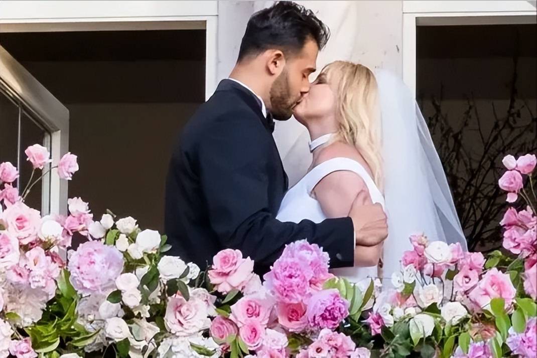 外媒爆料小甜甜布兰妮与老公签婚前协议以保障6000万美元身家