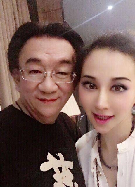 原创74岁侯耀华现状曝光曾与女徒传八卦如今只能工地商演太寒酸