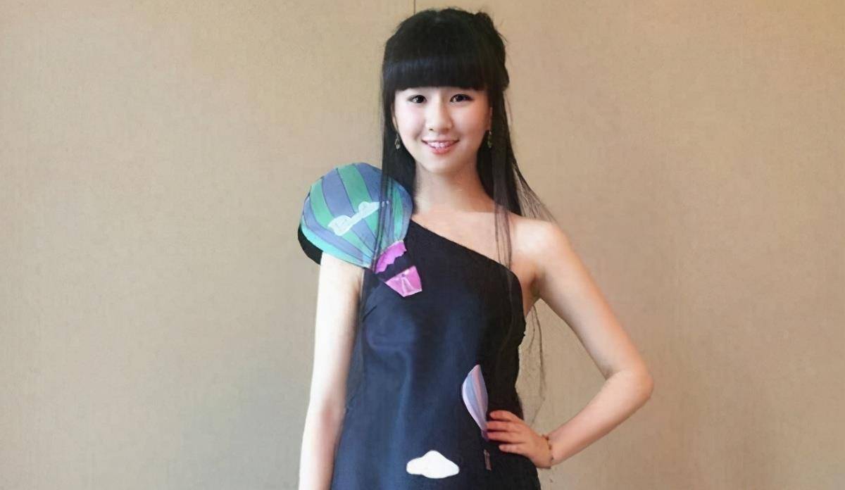 小彩旗童星出道,消失多年,如今21岁近照曝光,原有灵气已消失_杨丽萍