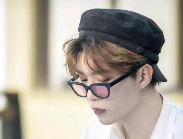 范丞丞公开道歉,提词器故障影响发挥,粉丝:有担当_因为_姐姐_时候