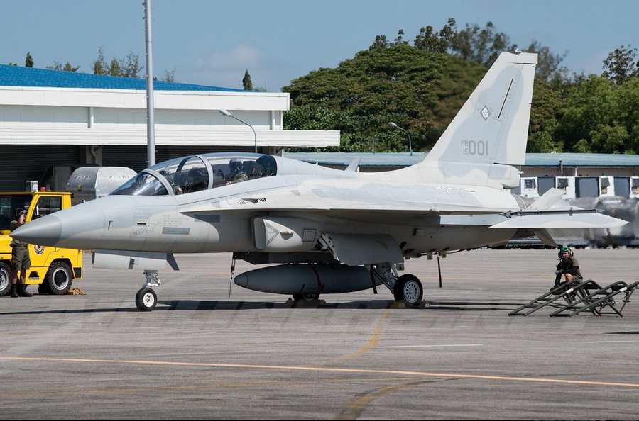 fa50輕型攻擊機為t50教練機的發展型號,主要武器為各型對地攻擊彈藥