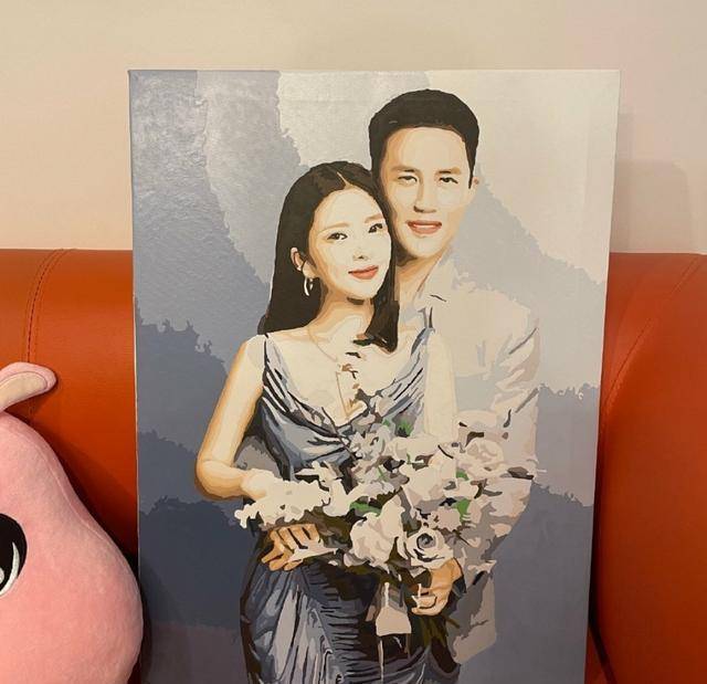 原创杜淳妻子首晒女儿正面照小蛋饺胖嘟嘟超萌五官神似爸爸颜值高