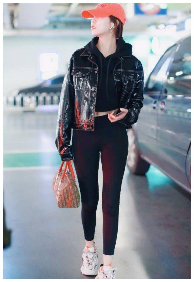 宋妍霏有多瘦别人穿不进的裤子她却穿不满92斤逗我玩吗