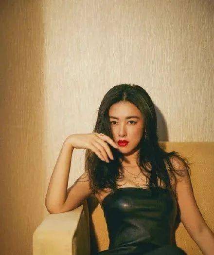 朱珠老公"老赖"曝光被限制消费,疑似夜店咖_周杰伦_爷爷_王昀佳