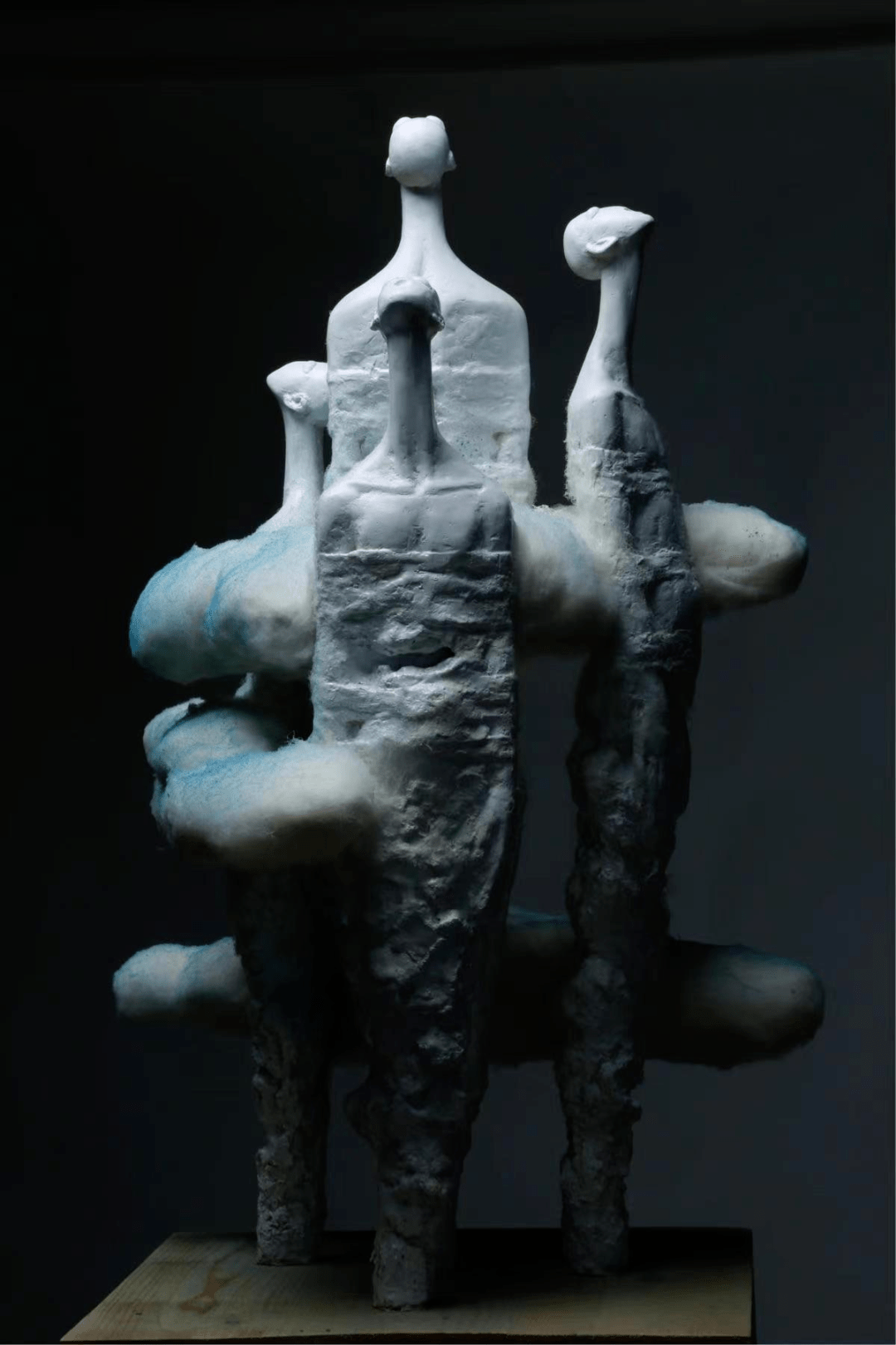 大熊专栏鸟行而无彰从人鸟系列看金志鹏雕塑创作的生命美学