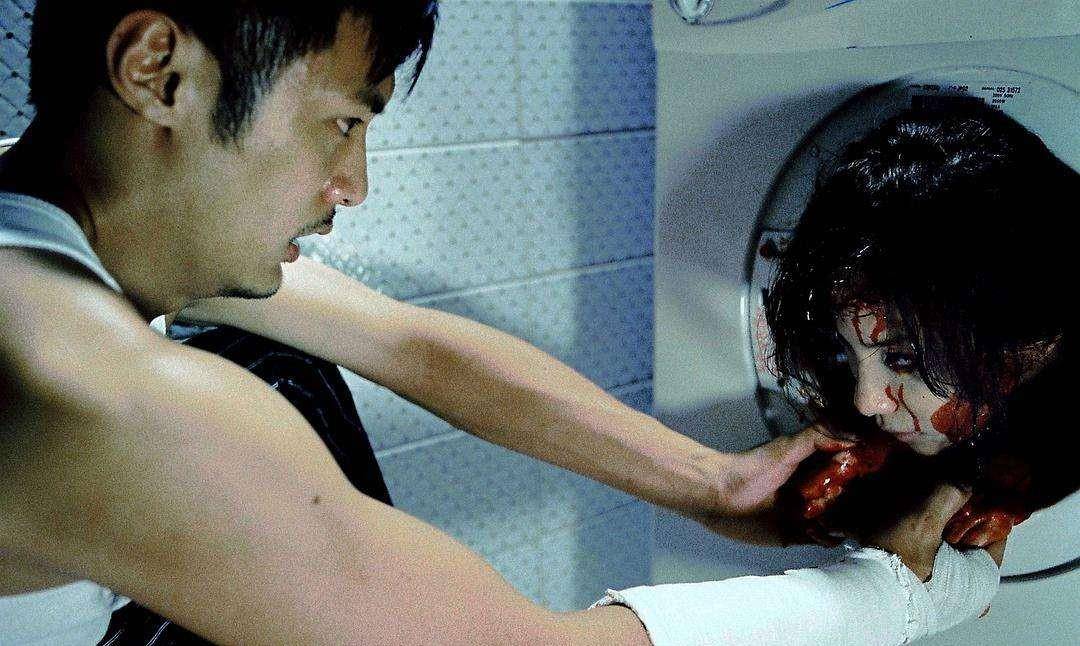 2导演:唐永健4,《第一诫》从表面看,《回家》是借助中医的能力,更深层