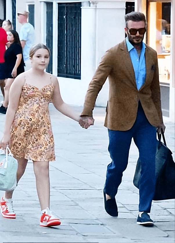 小贝父女闪耀威尼斯街头!