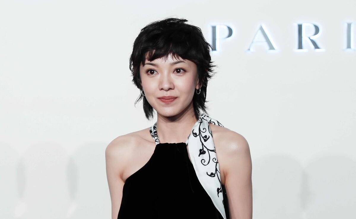 郭采洁疑似新恋情曝光,郭采洁伊德尔牵手回家,两人十分亲密_姐姐_爱情