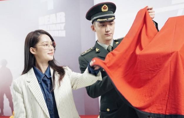 主演的军旅言情剧,改编自作者折纸蚂蚁的原著小说《军装下的绕指柔》