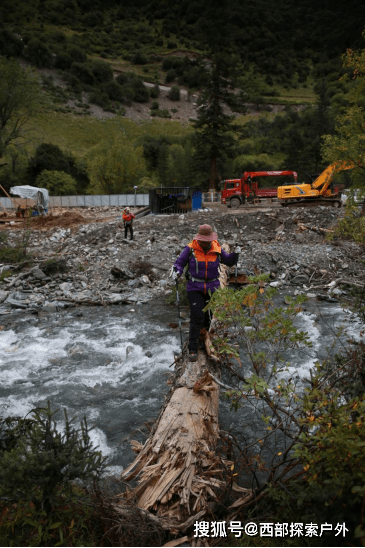 但不出意外还是出了意外,第一天从泸定前往理塘过程中遭遇假药事件