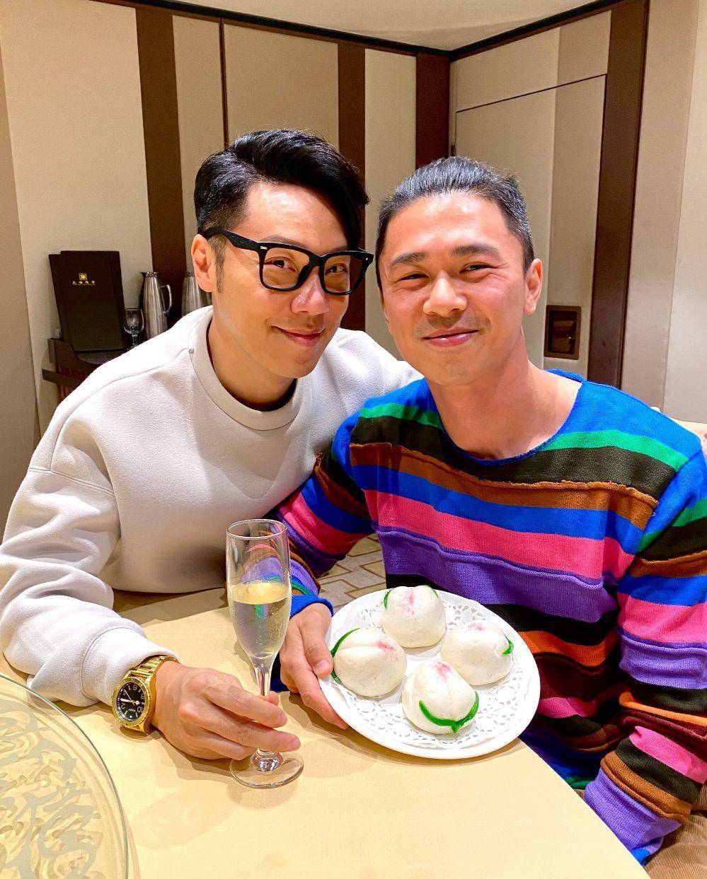 原创38岁才有初恋45岁和同性成婚香港男星和他的丈夫赢了