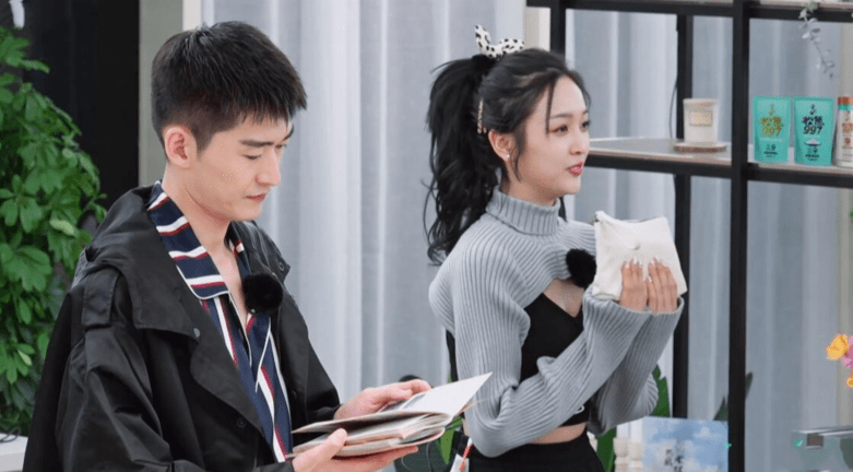 原创蒋勤勤问张翰我和吴宣仪去你公司工作年薪多少张翰的回答显情商