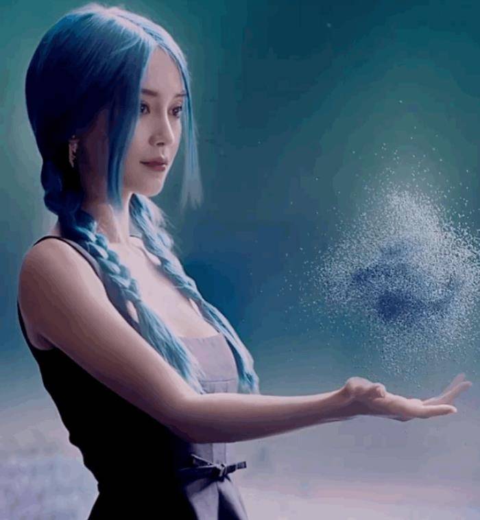 杨颖蓝发人鱼姬造型曝光眼神充满神秘是在逃人鱼公主本人