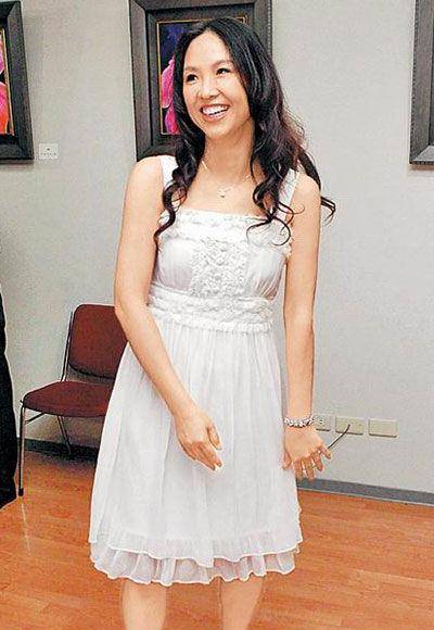 原创57岁吴宗宪罕晒全家福他与张葳葳孕有一儿三女都是高颜值