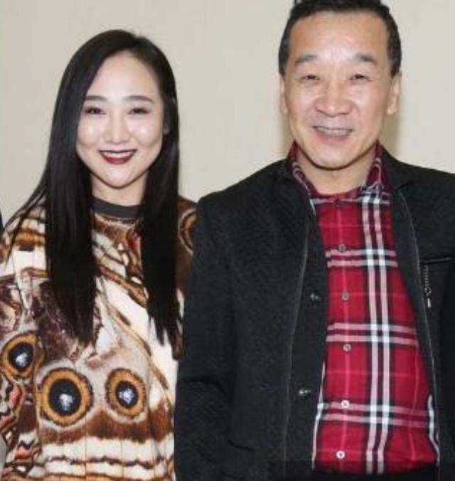 刘亚津妻子生下女儿时想吃虾,一听要60元一斤,于是空手而归_张国丰