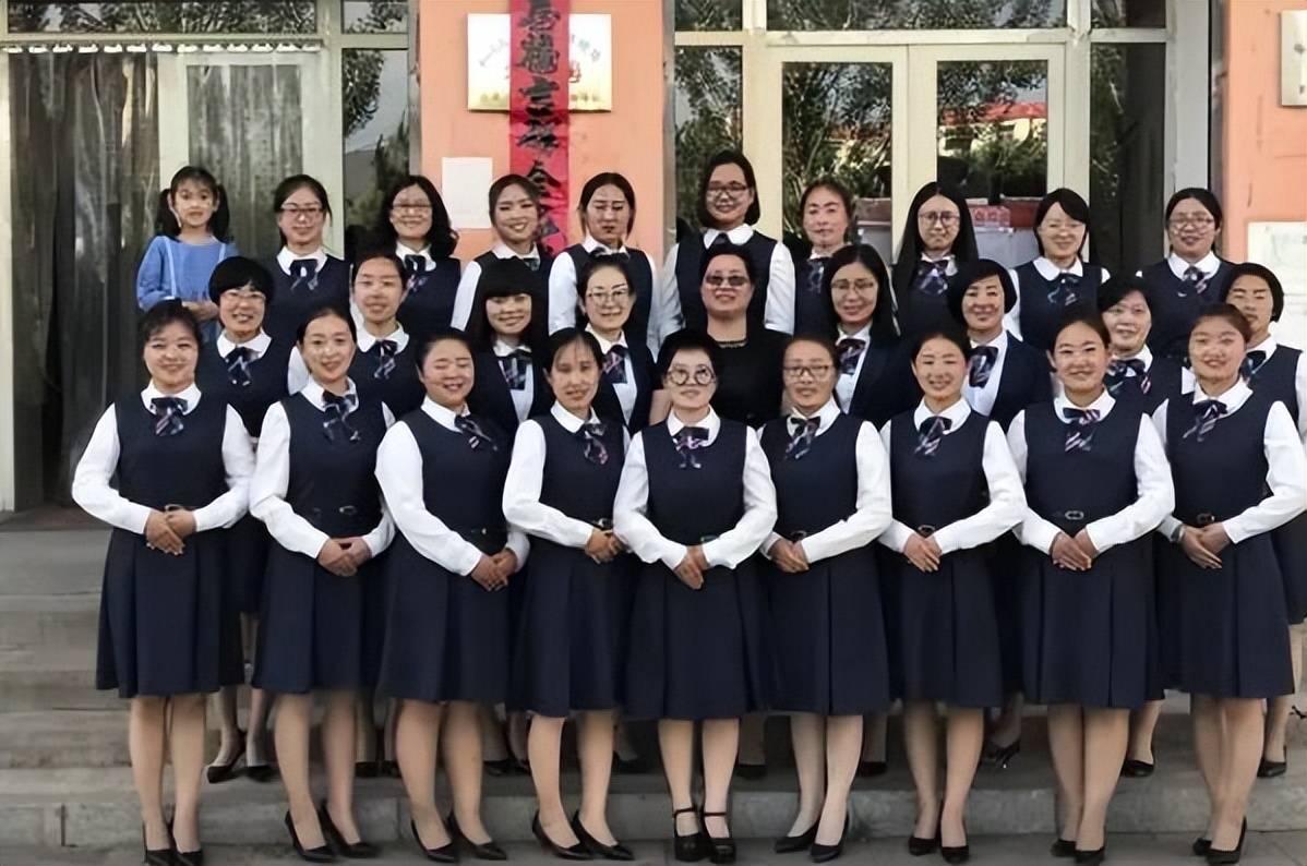 原创全国教师将统一着装上班需要穿正装老师的反应叫人出乎意料