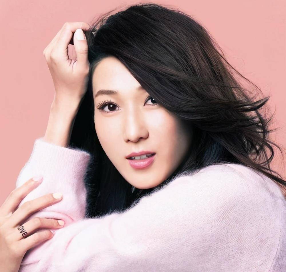 原创钟嘉欣近照曝光腹肌明显不像生两娃复出将是10年后好遗憾